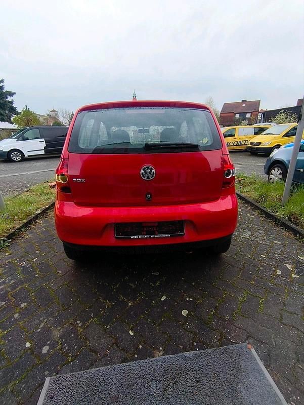 Second-hand VW Fox 55 CP (40 kW) 2005 Roșu Hatchback