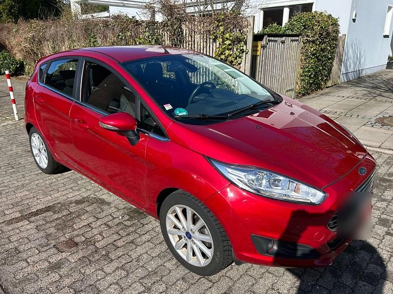 Gebraucht Ford Fiesta Titanium 101 PS (74 kW) 2017 Rot Kleinwagen