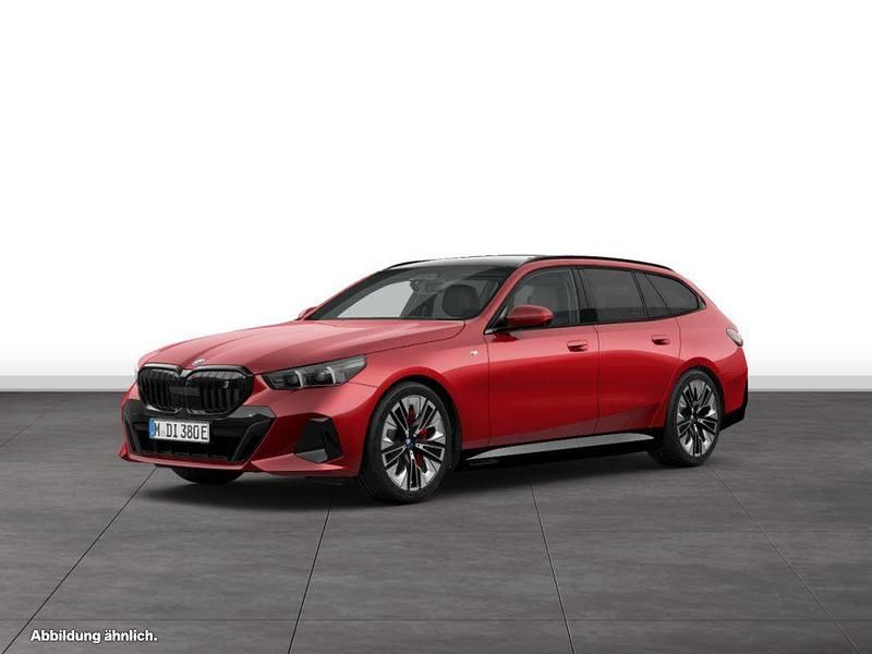 Fire red metallic Gebraucht 2024 BMW i5 Comfort Edition Limousine | 65.504 € (Teuer) - Bild 1/4