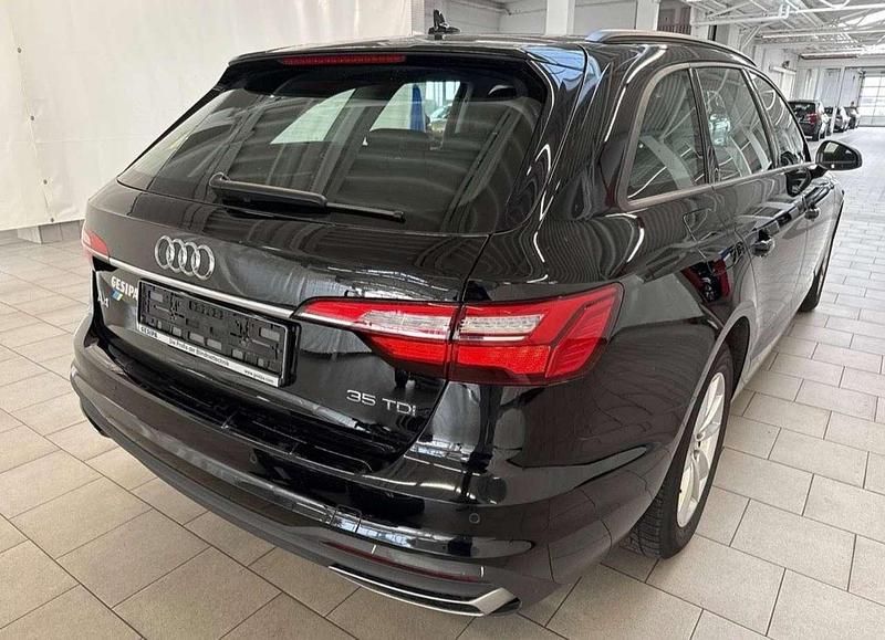 Gebraucht Audi A4 163 PS (119 kW) 2023 Brillantschwarz Kombi