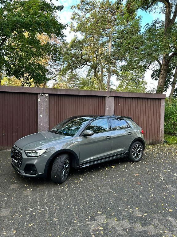 Grau Gebraucht 2022 Audi A1 Sport Kleinwagen | 22.000 € (Guter Preis) - Bild 1/4