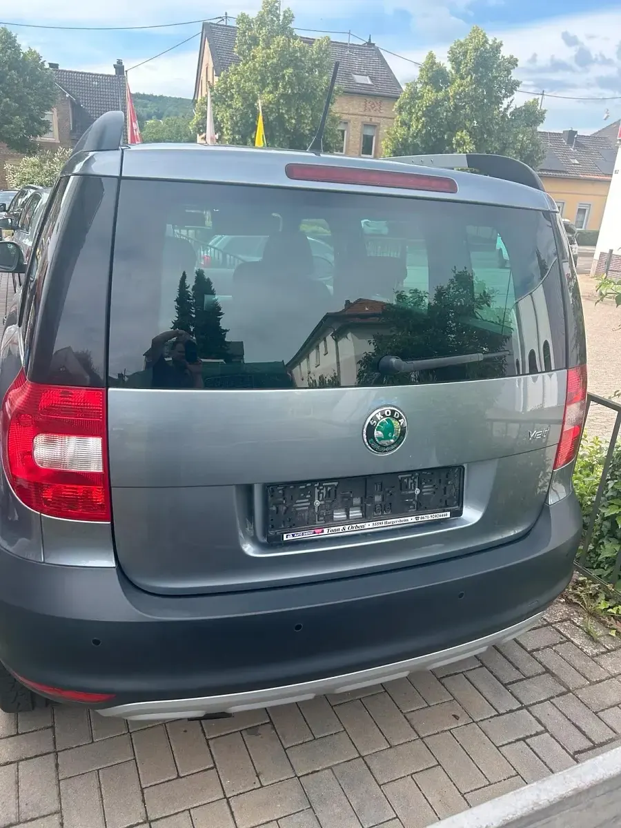 Gebraucht Skoda Yeti 105 PS (77 kW) 2012 Grau SUV