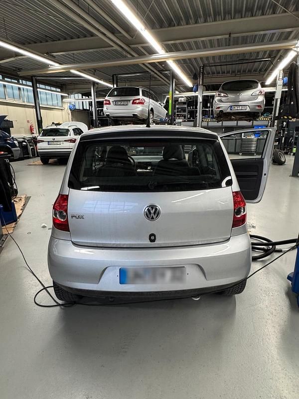 Gebraucht VW Fox 60 PS (44 kW) 2011 Silber Kleinwagen