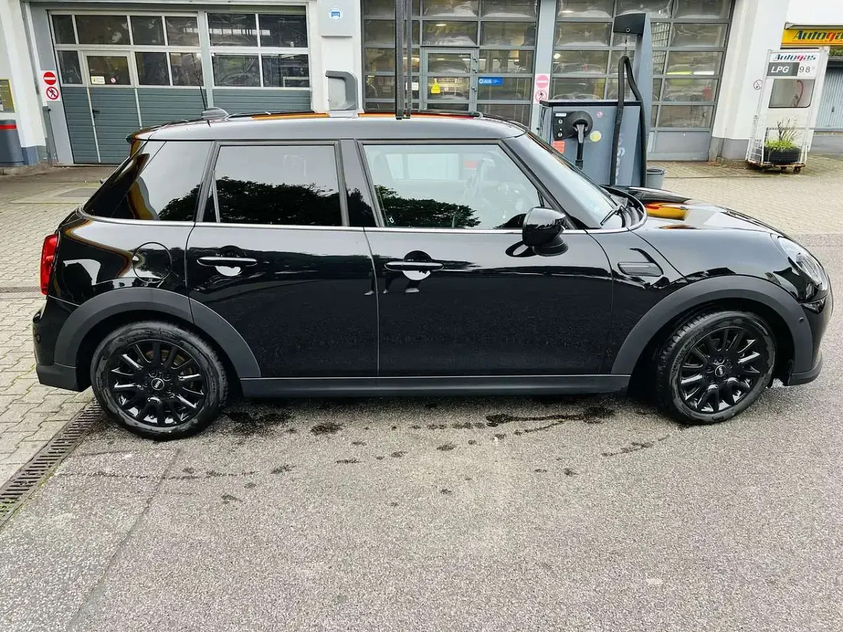 Gebraucht Mini Cooper Classic 136 PS (100 kW) 2021 Schwarz Kleinwagen