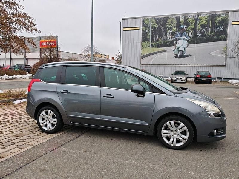 Gebraucht Peugeot 5008 Allure 163 PS (119 kW) 2011 Grau Van / Kleinbus