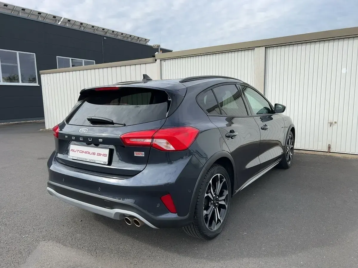 Używany Ford Focus Active 125 KM (91 kW) 2020 Niebieski Sedan/Limuzyna