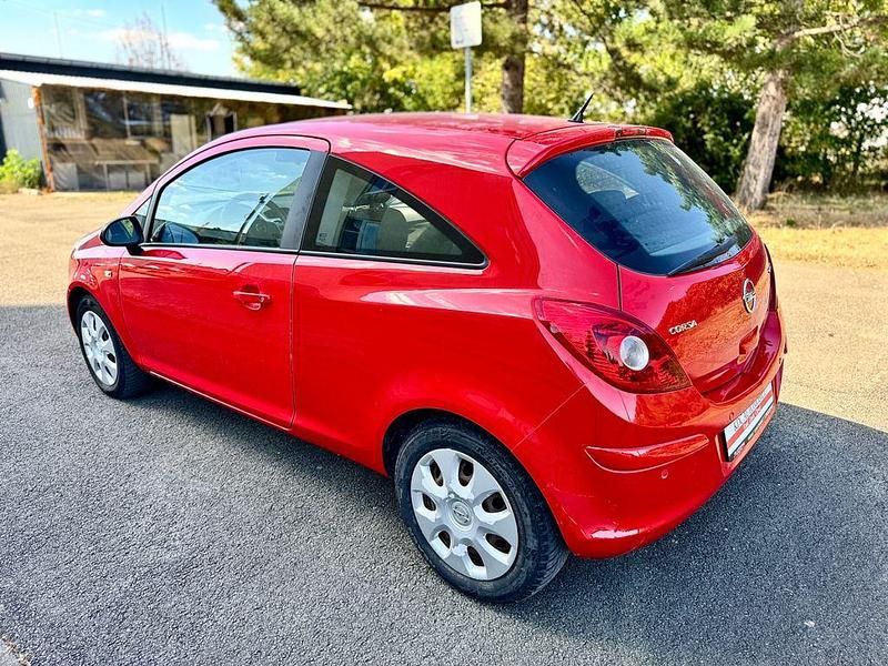 Gebraucht Opel Corsa Edition 69 PS (50 kW) 2012 Rot Kleinwagen