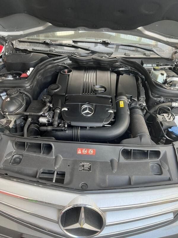 Weiß Gebraucht 2011 Mercedes C180 Kombi | 5.799 € (Superpreis) - Bild 1/4