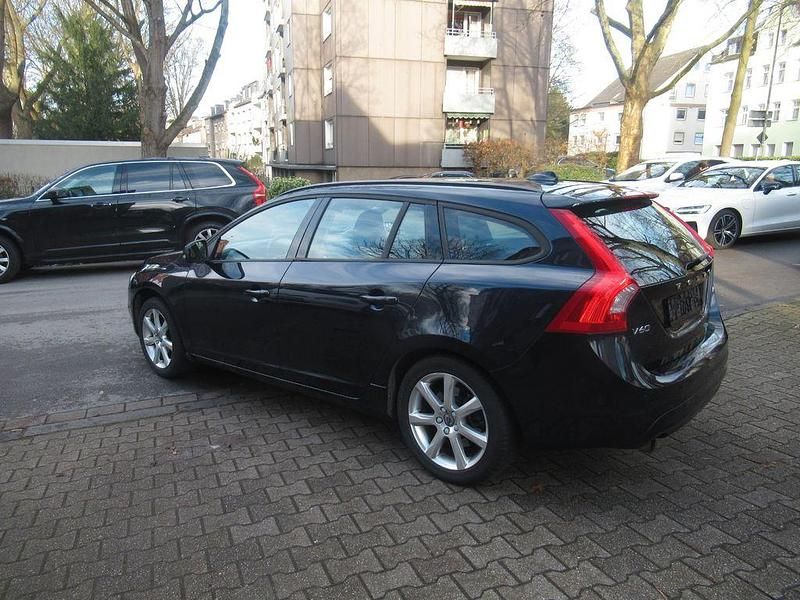 Gebraucht Volvo V60 Kinetic 150 PS (110 kW) 2017 Blau Kombi