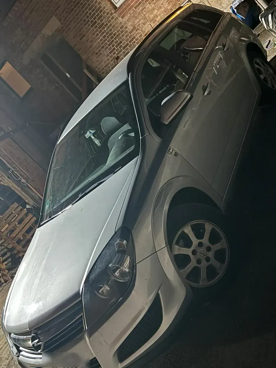 Gebraucht Opel Astra 110 PS (80 kW) 2010 Silber Kombi
