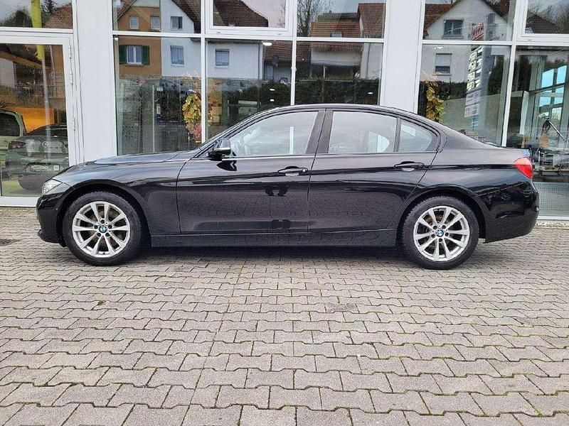 Schwarz Gebraucht 2016 BMW 330 Advantage Limousine | 23.995 € (Fairer Preis) - Bild 1/4