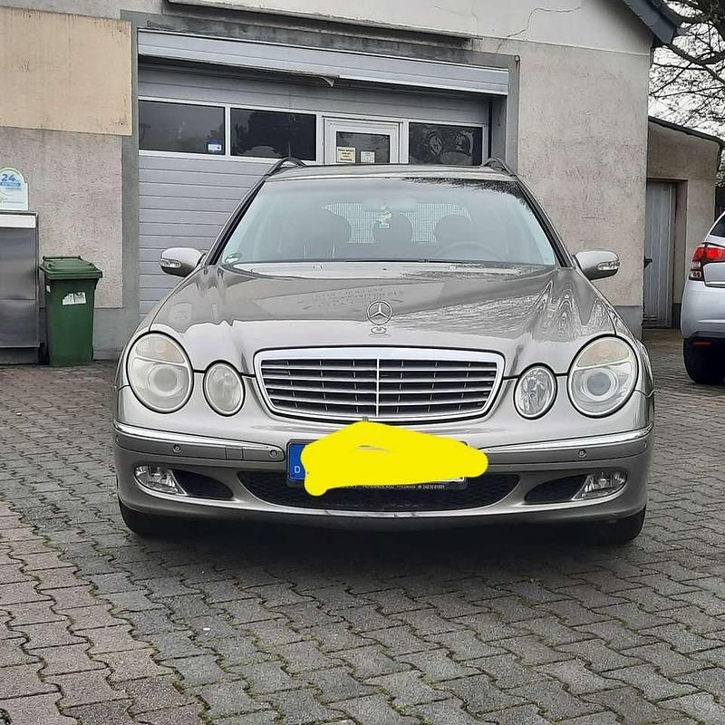 Gebraucht Mercedes E220 Elegance 150 PS (110 kW) 2004 Gold Kombi