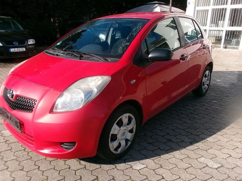 Gebraucht Toyota Yaris Cool 87 PS (63 kW) 2008 Rot Kleinwagen