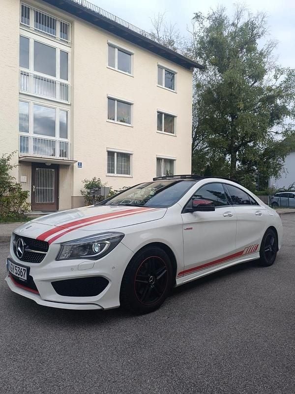 Weiß Gebraucht 2016 Mercedes CLA200 AMG line Coupé | 16.200 € (Guter Preis) - Bild 1/4