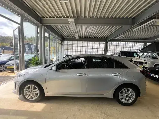 Gebraucht Kia Ceed Vision 140 PS (102 kW) 2018 Silber Kleinwagen