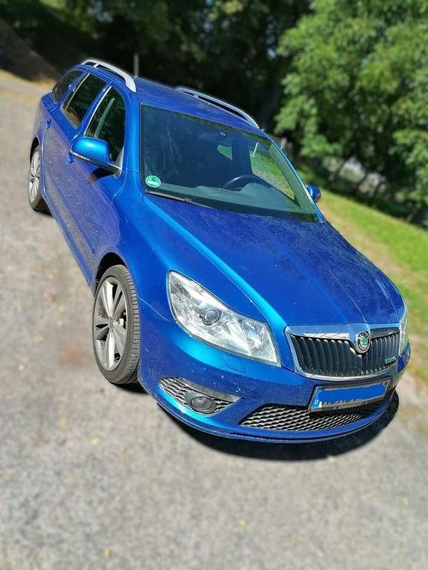 Blau Gebraucht 2013 Skoda Octavia RS Kombi | 5.900 € (Superpreis) - Bild 1/4