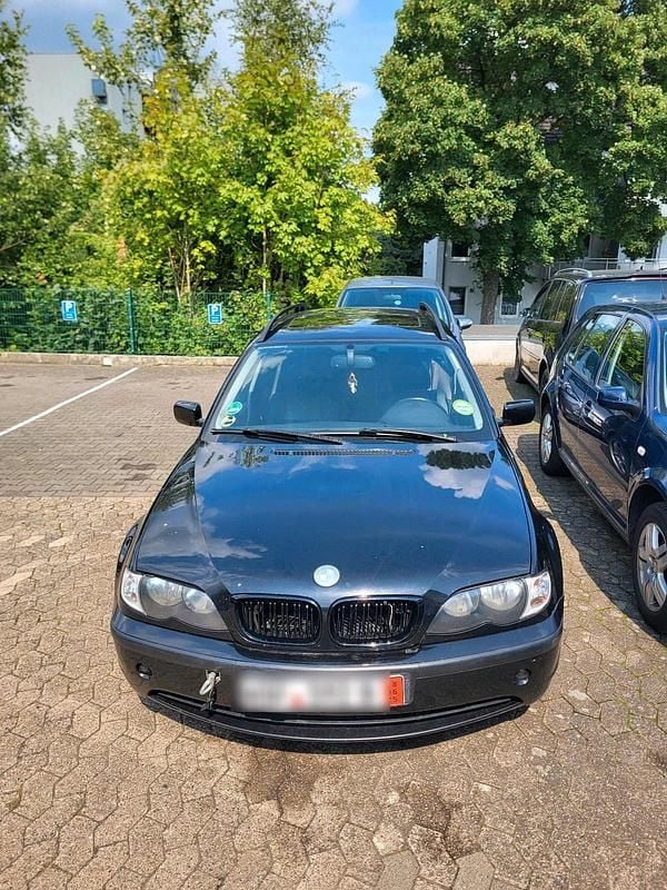 Schwarz Gebraucht 2005 BMW 320 Kombi | 800 € (Guter Preis) - Bild 1/4