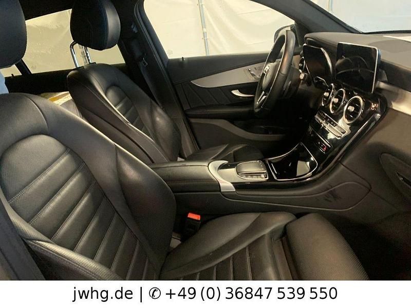 Gebraucht Mercedes GLC300e AMG 320 PS (235 kW) 2021 Polarweiss Coupé