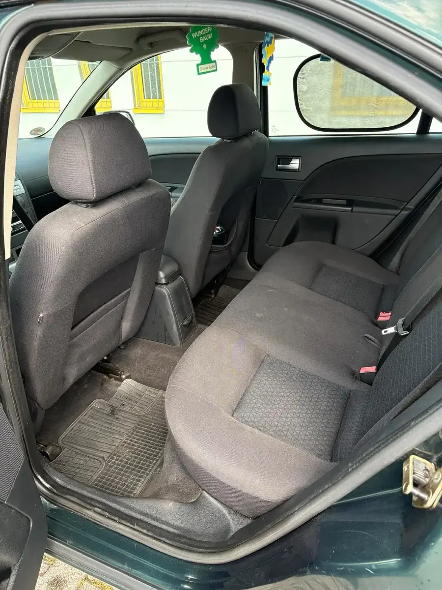 Usado Ford Mondeo 125 CV (91 kW) 2004 Andere farben Berlina