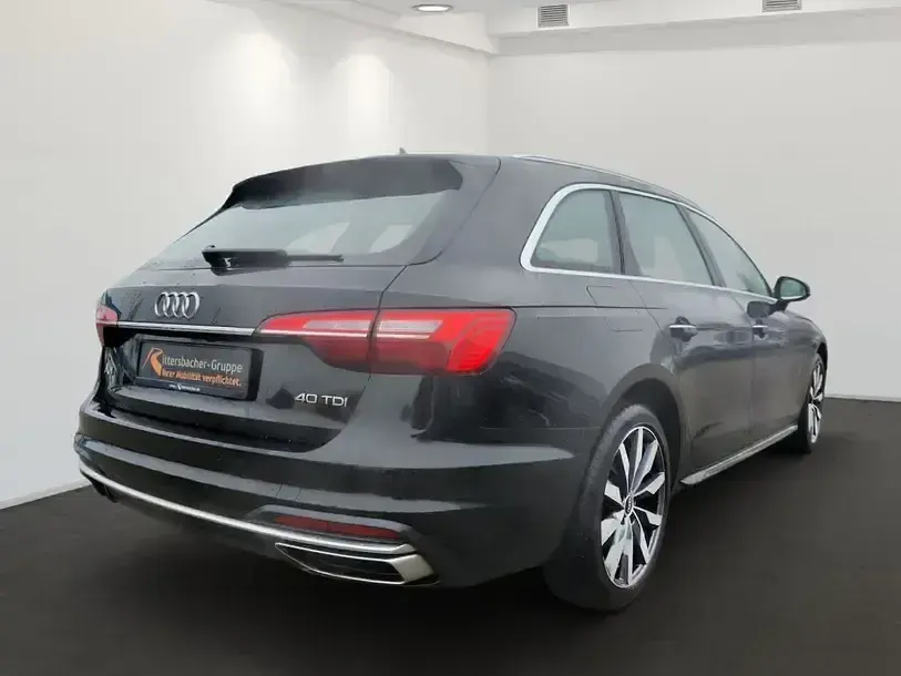 Gebraucht Audi A4 Advanced 204 PS (150 kW) 2021 Mythosschwarz metallic Kombi