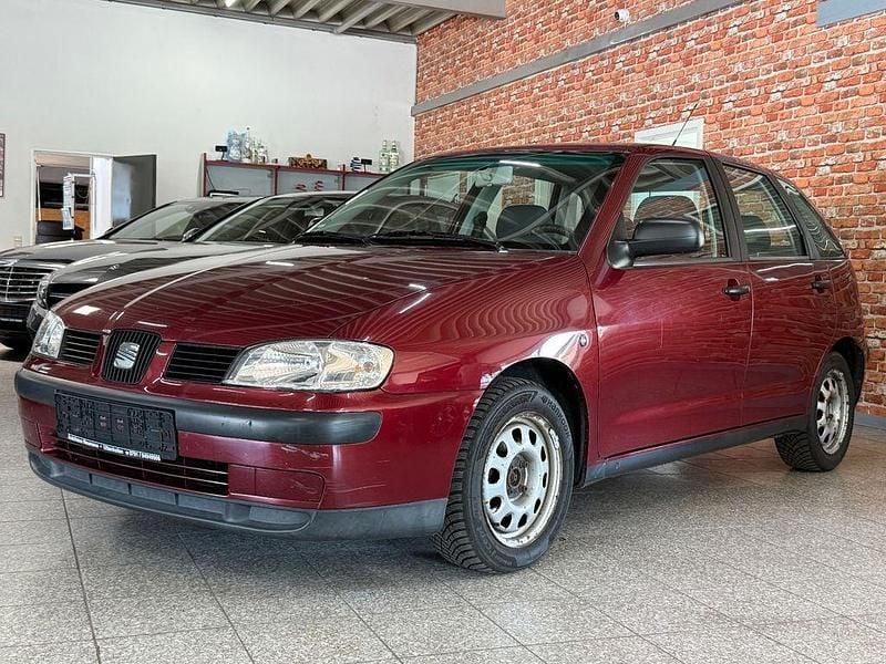 Rot Gebraucht 2000 Seat Ibiza Limousine | 1.880 € (Fairer Preis) - Bild 1/4