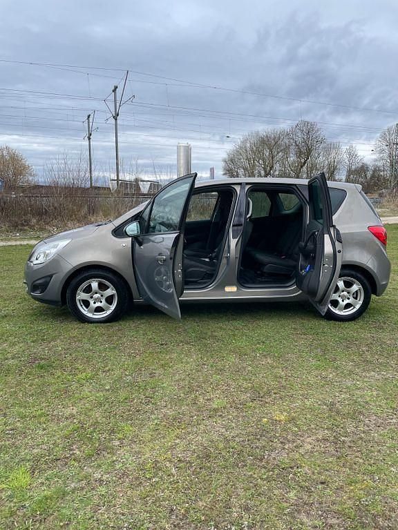 Gebraucht Opel Meriva 101 PS (74 kW) 2011 Braun Van / Kleinbus