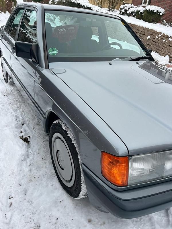 Gebraucht Mercedes 190 118 PS (86 kW) 1989 Grau Limousine