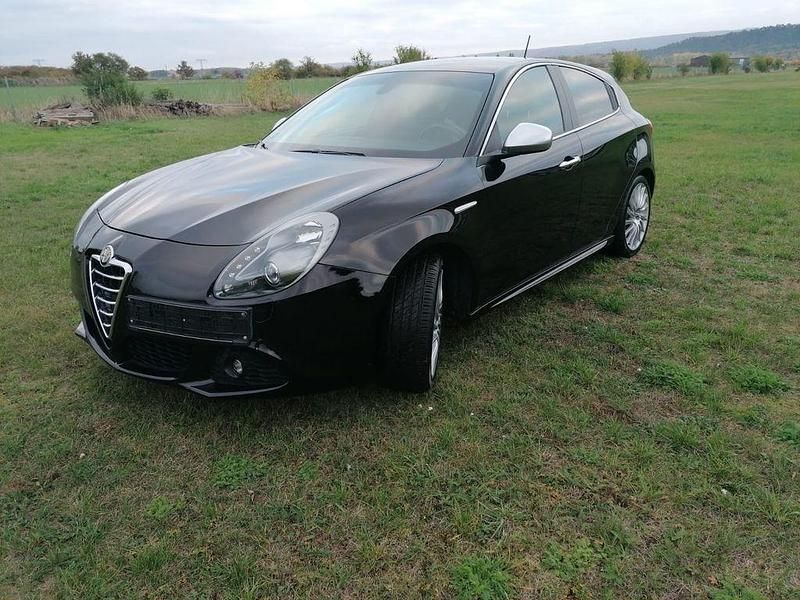 Schwarz Gebraucht 2010 Alfa Romeo Giulietta Turismo Kleinwagen | 8.700 € (Fairer Preis) - Bild 1/4