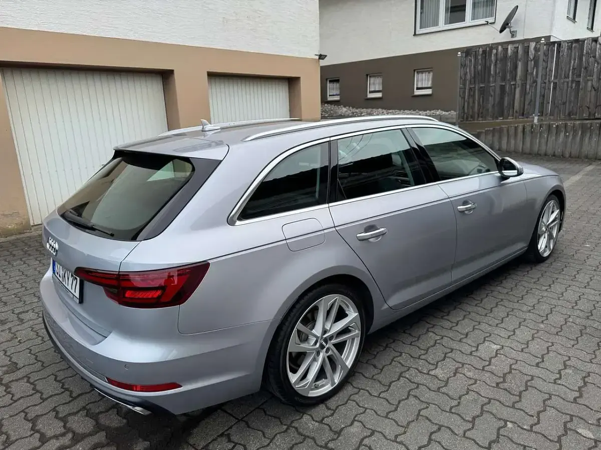 Gebraucht Audi A4 Advanced 190 PS (139 kW) 2019 Grau Kombi