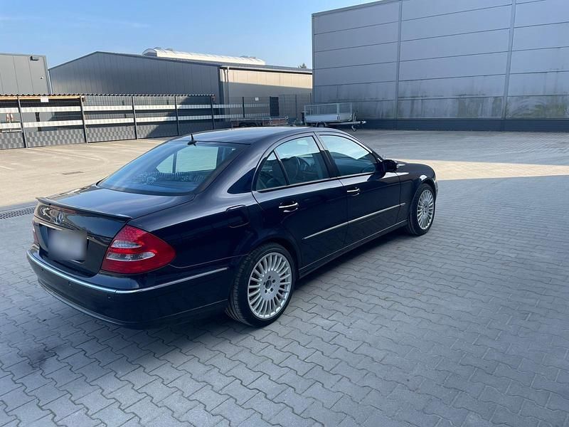 Gebraucht Mercedes E320 Avantgarde 230 PS (169 kW) 2002 Andere farben Limousine