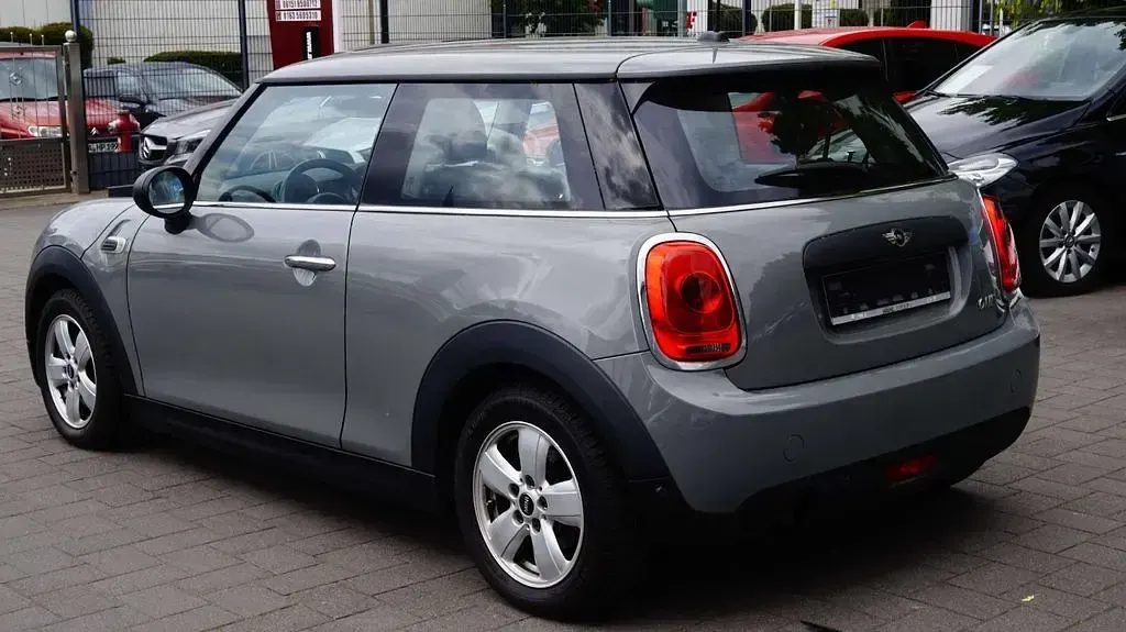Gebraucht Mini ONE 102 PS (75 kW) 2017 Moonwalk grey (metallic) Kleinwagen