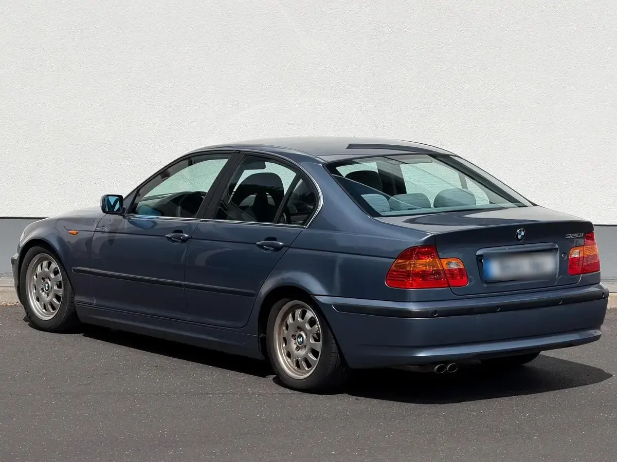 Gebraucht BMW 320 170 PS (125 kW) 2004 Blau Limousine