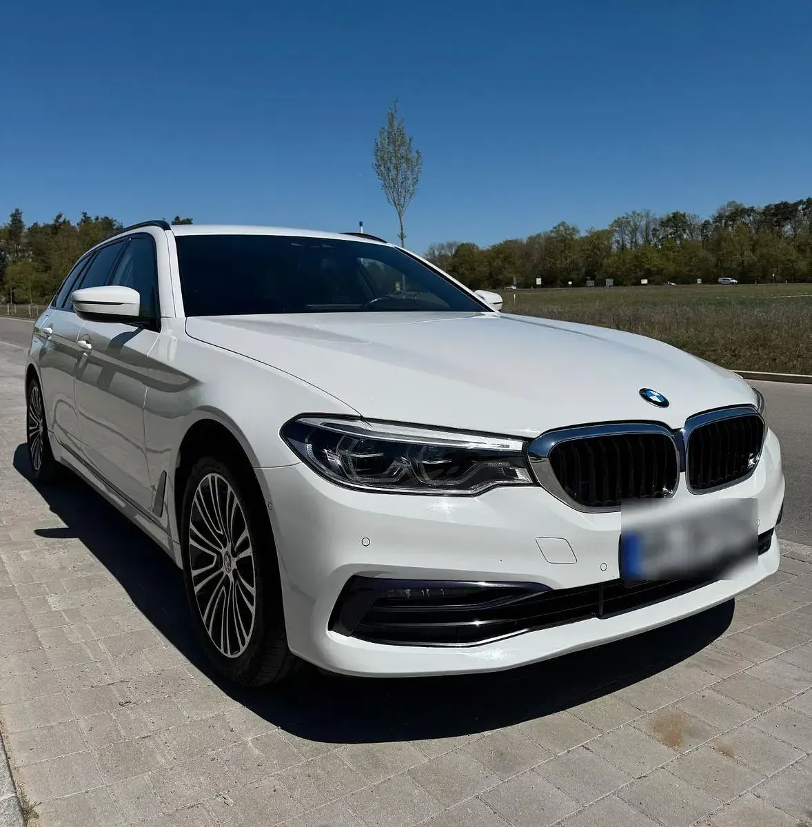 Gebraucht BMW 520 Sport Line 190 PS (139 kW) 2019 Weiß Limousine
