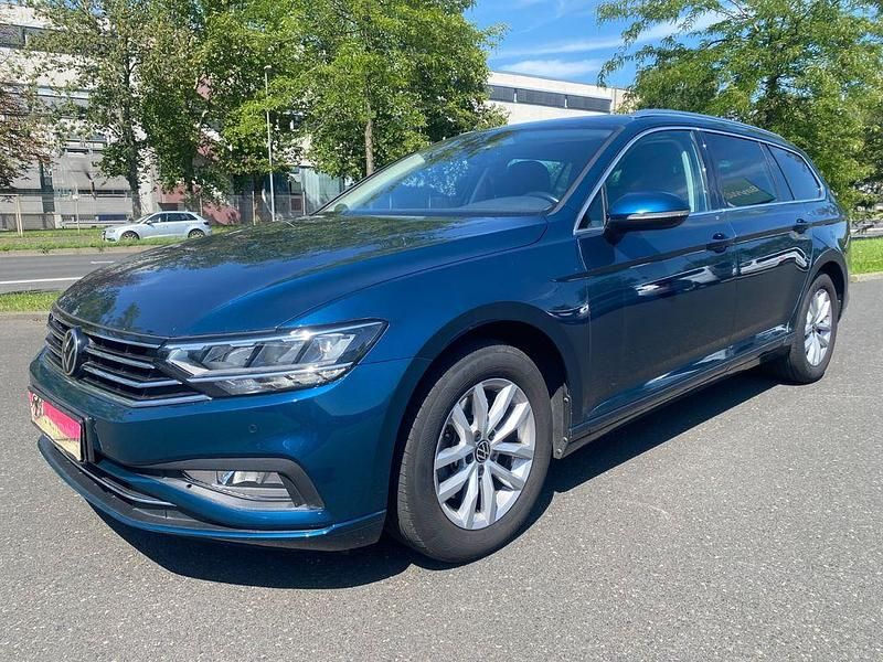 Blau Gebraucht 2022 VW Passat Business Kombi | 13.650 € (Etwas zu teuer) - Bild 1/4