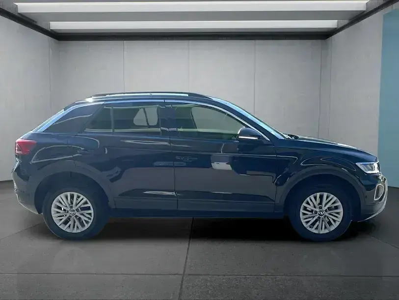 Second-hand VW T-Roc Life 150 CP (110 kW) 2023 Negru SUV