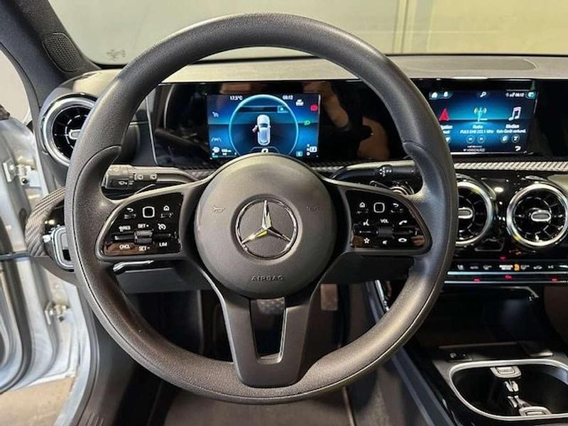 Gebraucht Mercedes A200 Style 163 PS (119 kW) 2023 Silber Kleinwagen