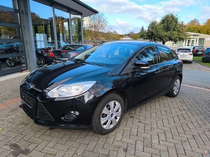 Schwarz Gebraucht 2014 Ford Focus Ambiente Limousine | 4.300 € (Fairer Preis) - Bild 1/4