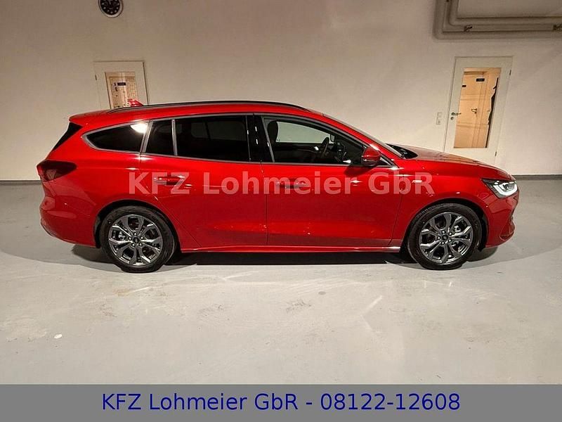 Neu Ford Focus ST-Line X 155 PS (114 kW) 2025 Rot Limousine