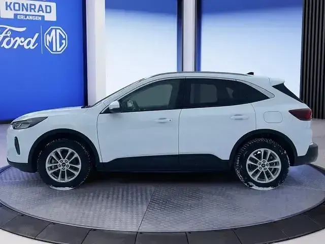 Gebraucht Ford Kuga Titanium 179 PS (131 kW) 2024 Weiß SUV