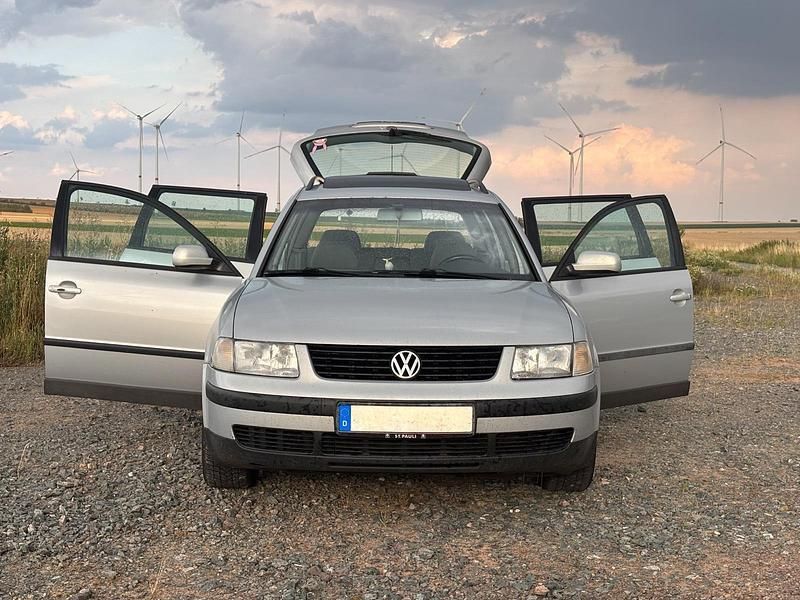 Silber Gebraucht 2000 VW Passat Kombi | 1.099 € (Fairer Preis) - Bild 1/4