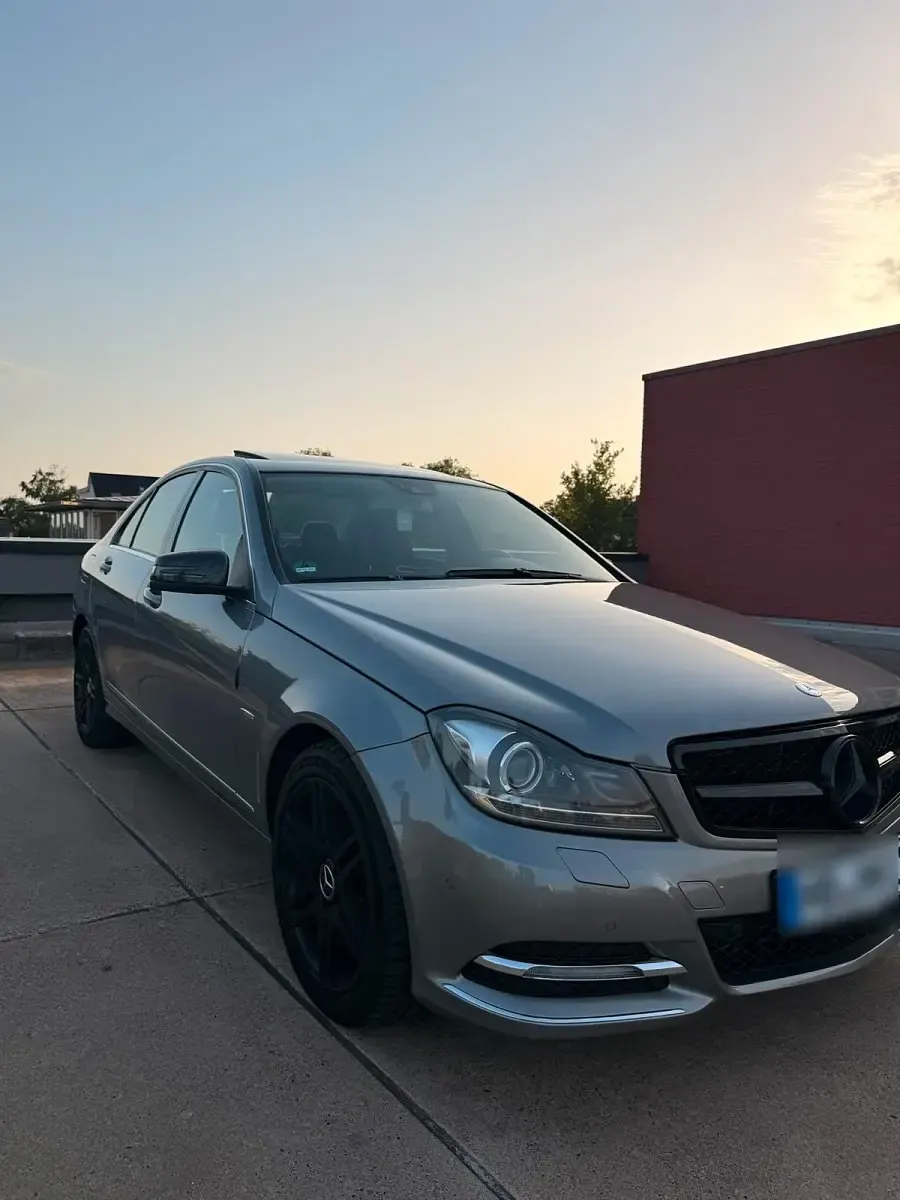 Gebraucht Mercedes C250 204 PS (150 kW) 2011 Grau Limousine