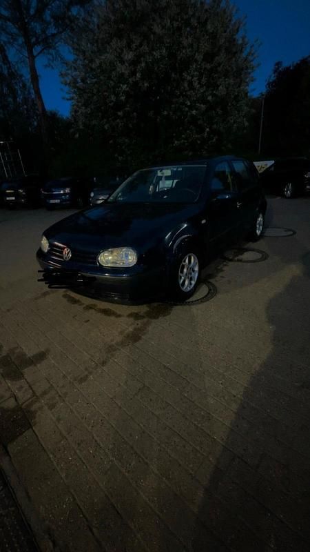 Second-hand VW Golf IV 75 CP (55 kW) 2000 Albastru Berlinǎ