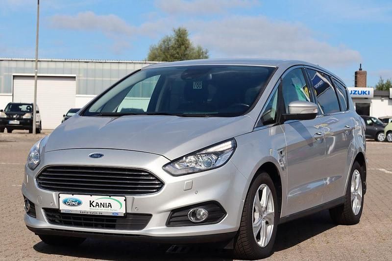 Silber Gebraucht 2019 Ford S-MAX Titanium Van / Kleinbus | 18.763 € (Fairer Preis) - Bild 1/4