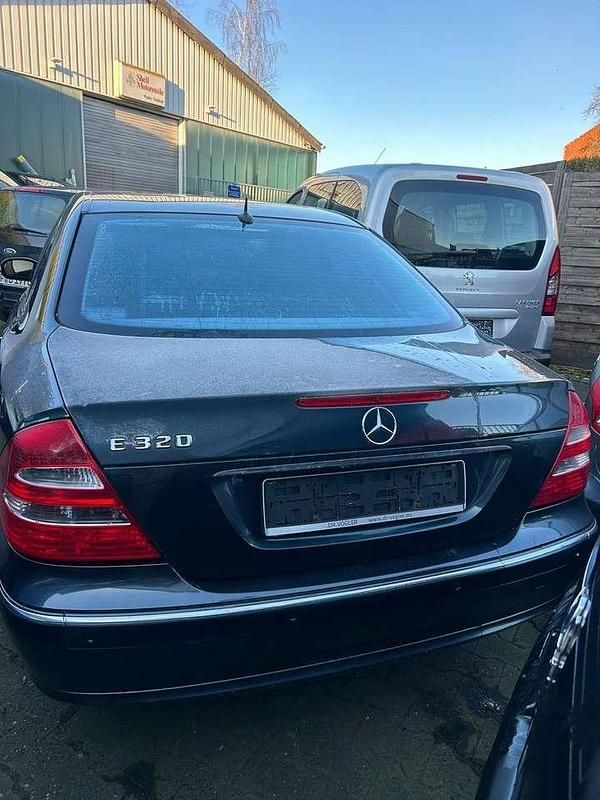 Gebraucht Mercedes E320 Avantgarde 224 PS (164 kW) 2003 Limousine