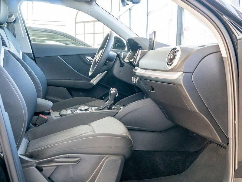 Gebraucht Audi Q2 S-Line 150 PS (110 kW) 2024 Mythosschwarz metallic SUV