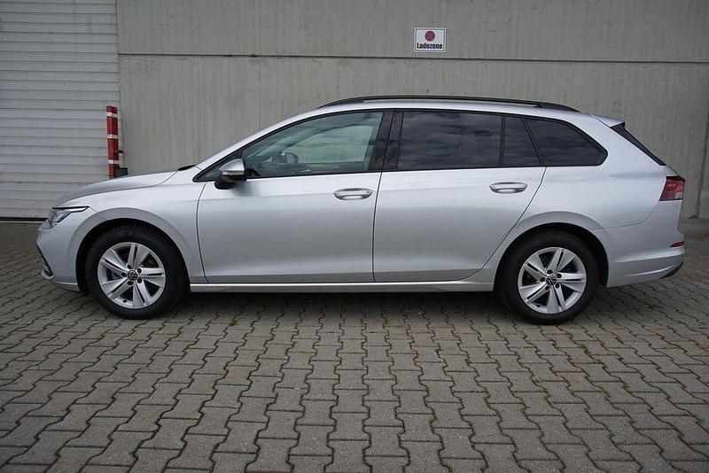 Gebraucht VW Golf VIII 110 PS (80 kW) 2024 Silber Kombi