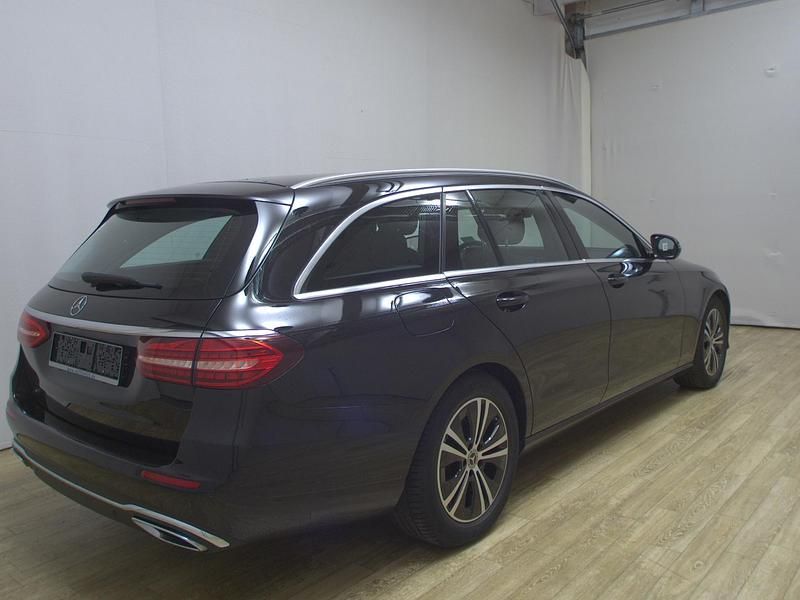 Gebraucht Mercedes E220 Avantgarde 220 PS (161 kW) 2022 Schwarz Kombi