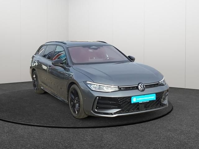 Gebraucht VW Passat R-line 150 PS (110 kW) 2024 Grau Kombi