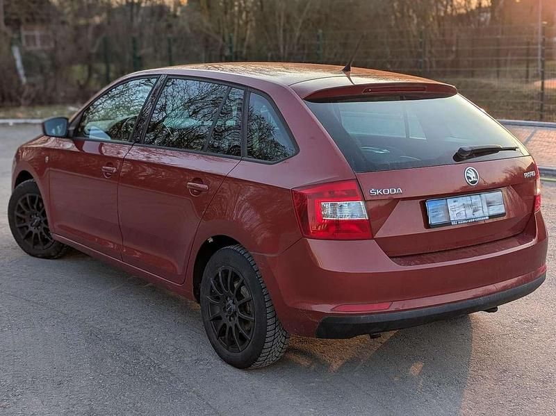Gebraucht Skoda Rapid Active 86 PS (63 kW) 2014 Rot Kleinwagen