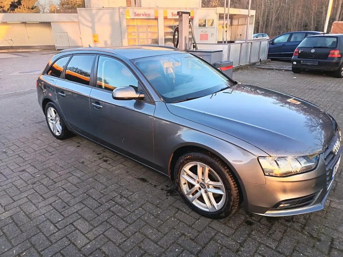 Gebraucht Audi A4 Ambiente 177 PS (130 kW) 2014 Grau Kombi